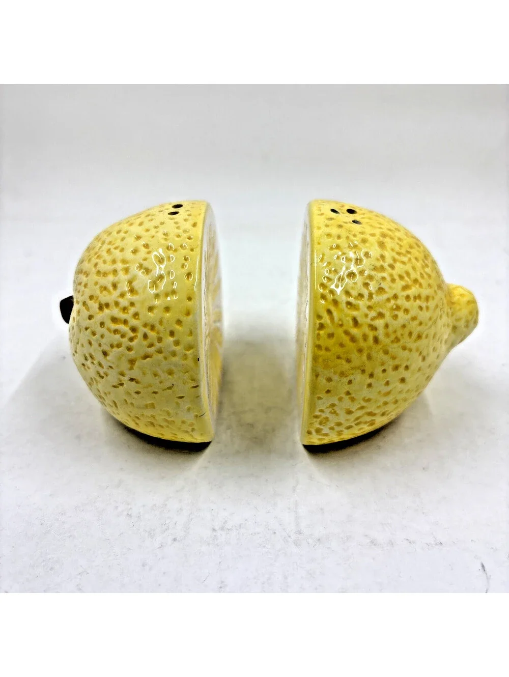 VTG Salt & Pepper Shakers YELLOW Lemon Slice Cottage Core Farm Kitchen Decor